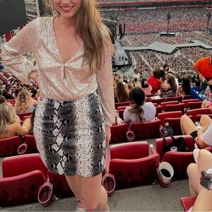 Black and White Mini Skirt for Night Out